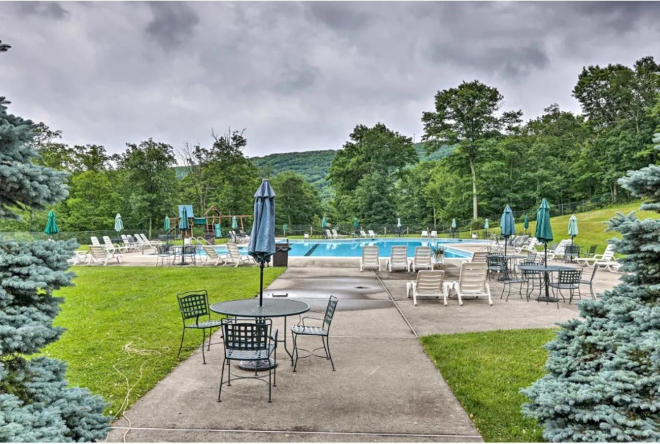 Pocono Mountain Home , Hot Tub- 1 Mile To Skiing! 坦纳斯维尔 外观 照片