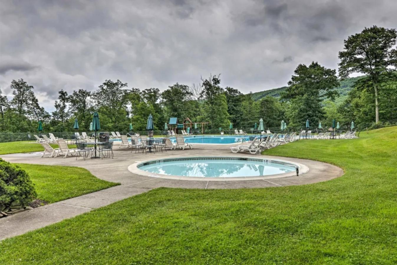 Pocono Mountain Home , Hot Tub- 1 Mile To Skiing! 坦纳斯维尔 外观 照片